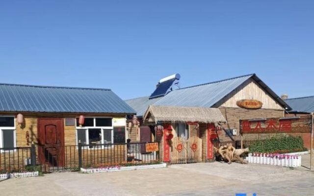 Arctic Village Snowman Chalet