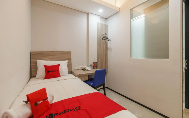 RedDoorz Plus near Senayan City