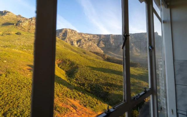 Disa Park Studio with Mountain Views