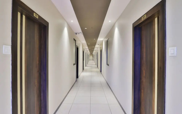 OYO 16122 Hotel Navya Palace