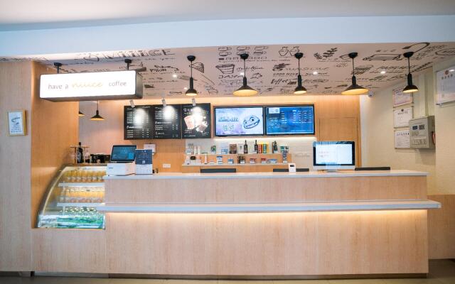 Hanting Hotel Nanchang Honggutan Cuiyuan Road Metro Station