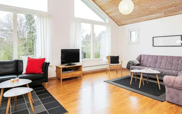 10 Person Holiday Home in Fjerritslev-by Traum