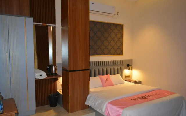 Saroja Suites