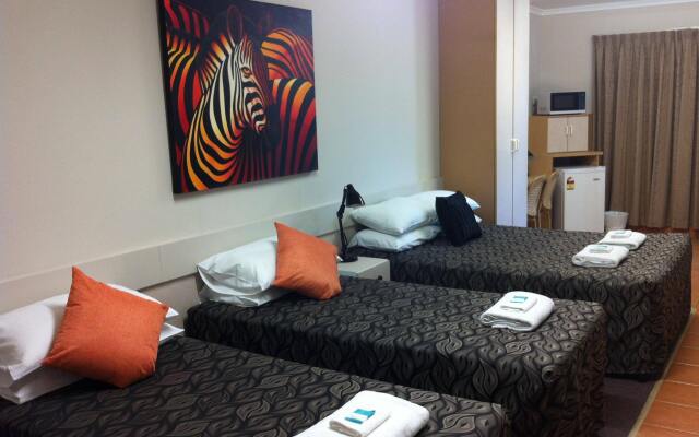 Golden Palms Motor Inn