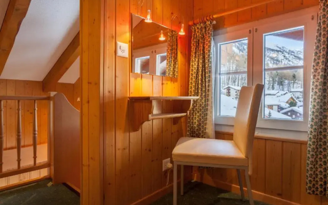 Julen Wendelin, Hotel Touring