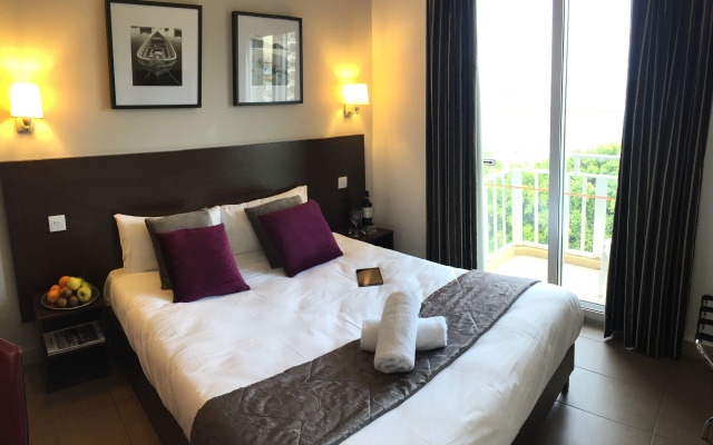 Carlton Hotel