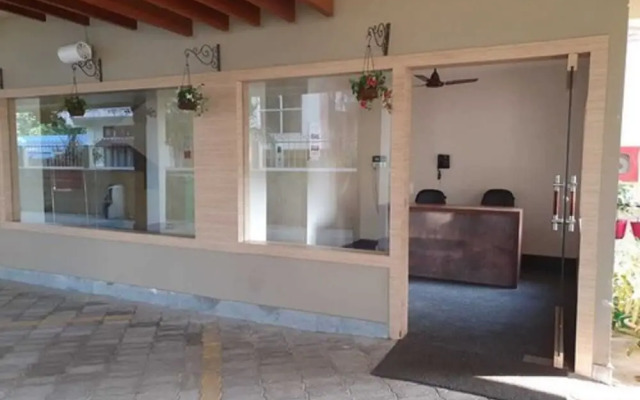 Hotel Gulmohar Grand