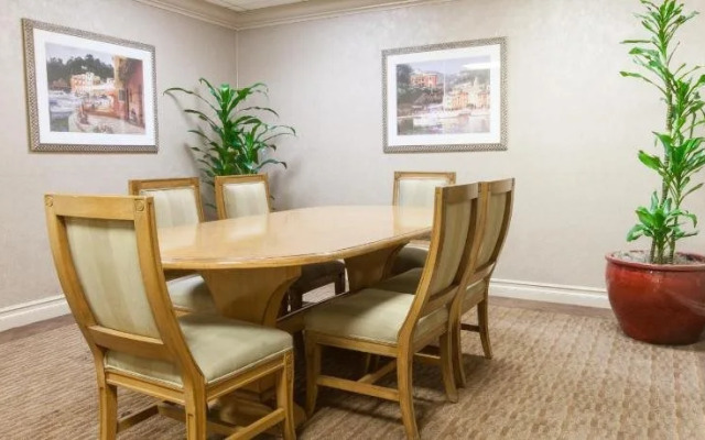Oakwood at Toluca Hills Apartments by Avalon