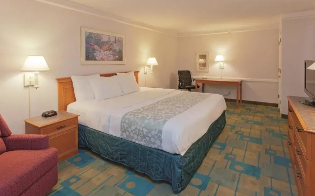 Days Inn & Suites Huntsville