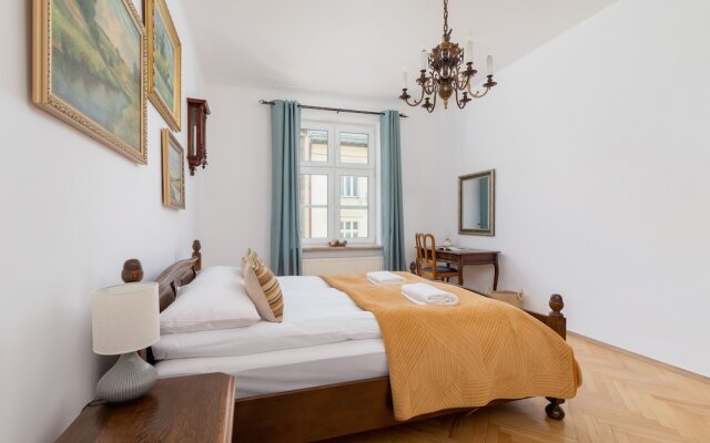 Retro Apartment Cracow Center by Renters