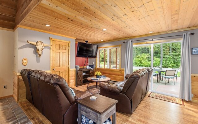 West Haus Escape 3 Bedroom Home by NW Comfy Cabins by RedAwning