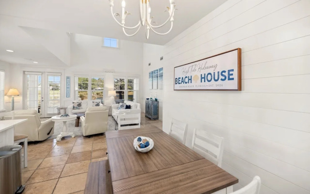 1332 Laurel Grove 3 Bedroom Home by RedAwning