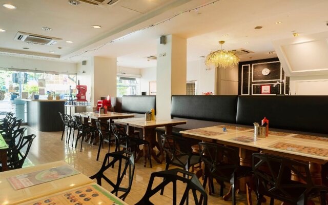 Victoria Hotel, a NuVe Group Collection