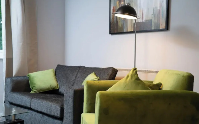 Modern 1-bedroom in Crawley With Free Parking