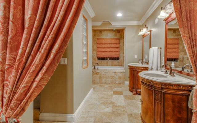 Belle's Castle 7 Bedrooms 3.5 Bathrooms Home