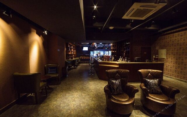 James Joyce Coffetel (Chengdu Wuhou Overpass Subway station)