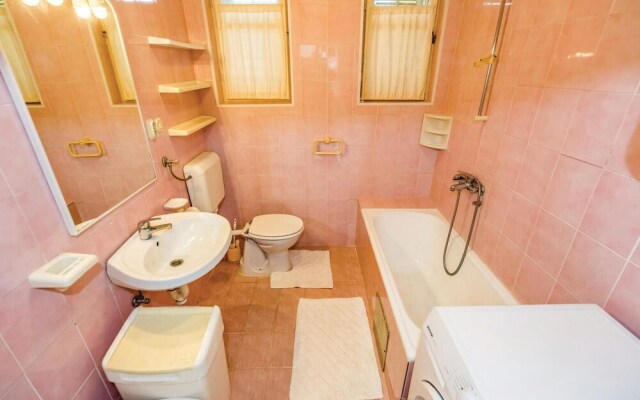 Amazing Home in Mundanije With Wifi and 3 Bedrooms