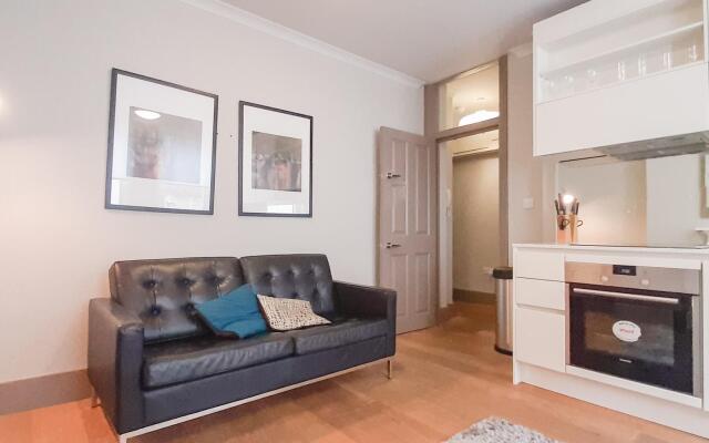 Spacious One Bed Apartment in Cleveland, Fitzrovia