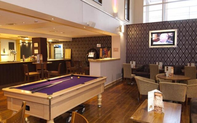 Premier Inn Heathrow Airport T2 & T3 (Bath Road)