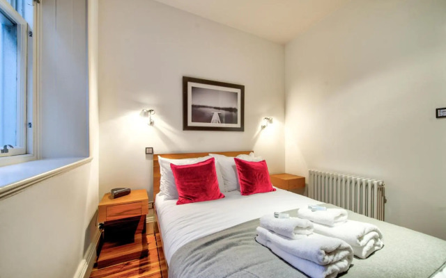 Sumptuous 2BR Apt Next To Edinburgh Castle!