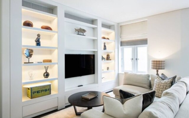 Exclusive 2 Bed in Mayfair with Private Terrace