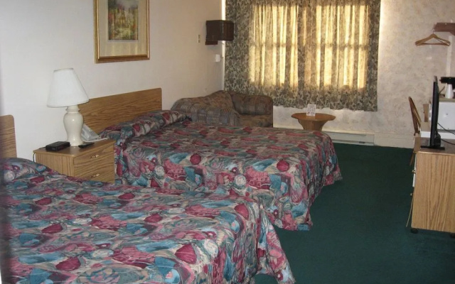 Glacier Gateway Inn