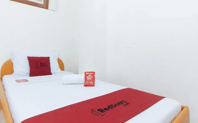 RedDoorz @ Malibu Room BF International Las Pinas