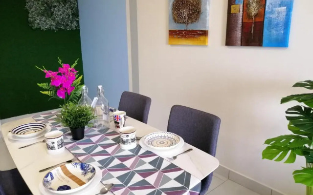 Lovely Mines Astetica Lake View Seri Kembangan 2BR