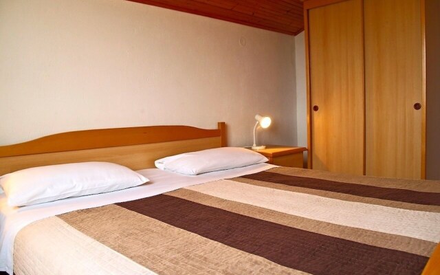 Sea View Apartment Reno, Sleeps 5