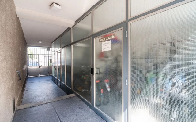 Quiet Penthouse apartment close to Stadthalle