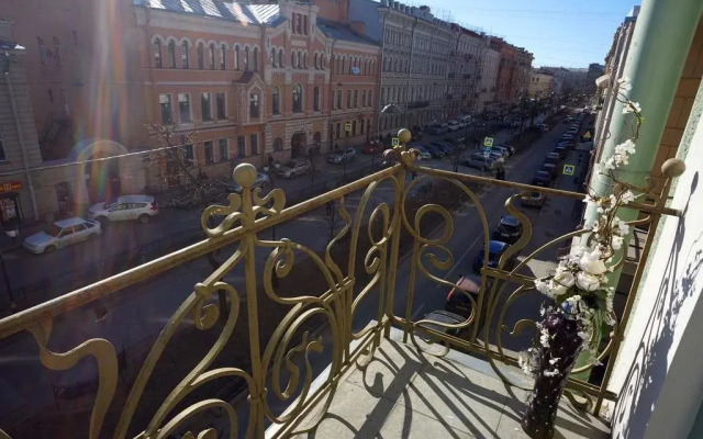 Apartment Longo On Furshtatskaya