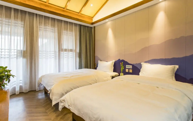 Lijang First Bay Hotel
