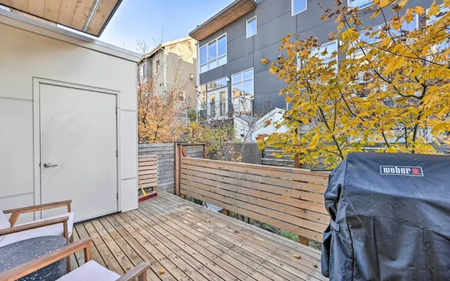 Sleek Seattle Home w/ Rooftop Patio & Views!