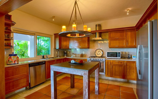 Ventanas al Mar 4 BR by Casago