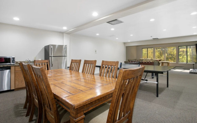 103 Fallridge Miniums 3 Bedroom Condo by RedAwning