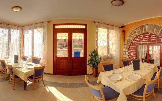 Rooms Laura