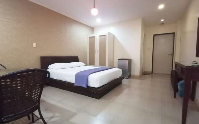 Oyo 654 Golden Hotel