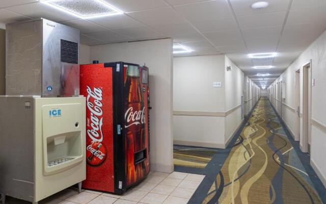 Cottonwood Suites Savannah Hotel & Conference Center