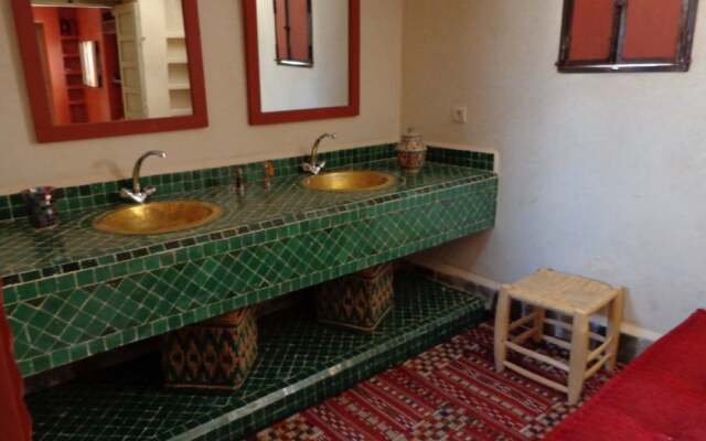 Les Trois Paons