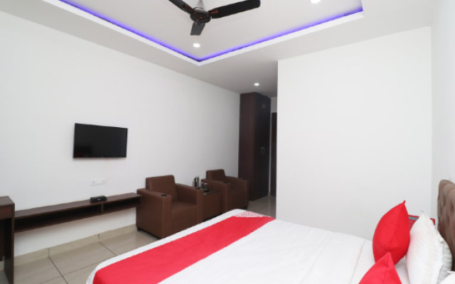 OYO 27922 SS Palace
