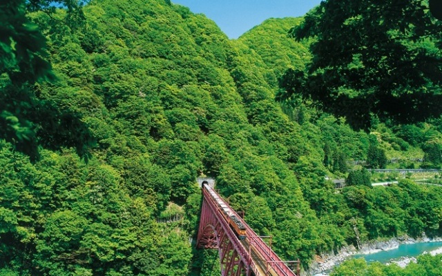 Kurobe Gorge Truck train Ekimae Feel Unazuki