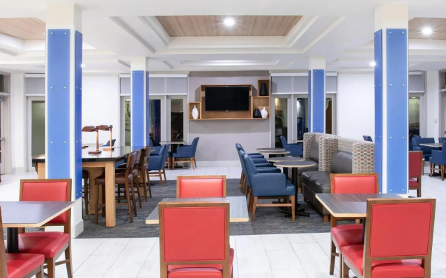 Holiday Inn Express & Suites Tucson by IHG