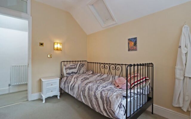 Compton House Snug