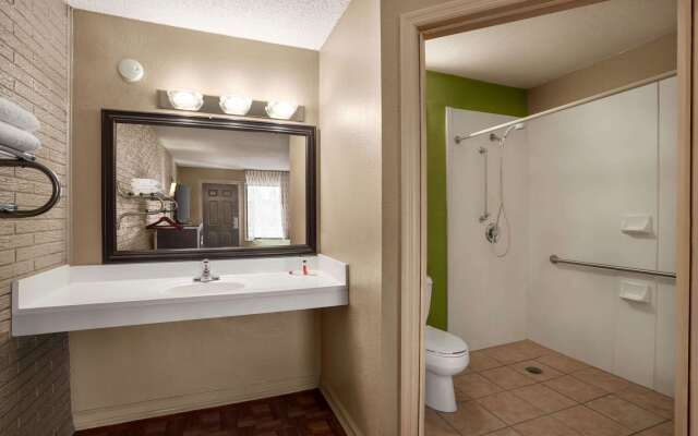Days Inn by Wyndham Hardeeville/ I-95 State Line