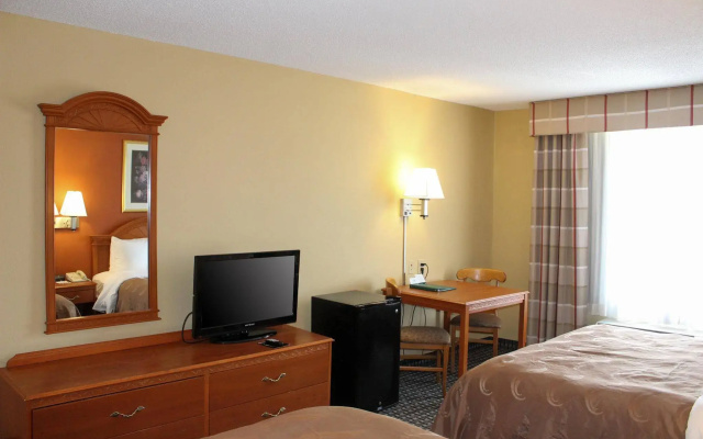 Quality Inn & Suites Cincinnati Sharonville