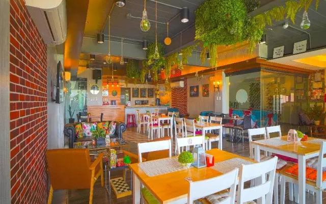 The Greenhive Hotel by OYO Rooms
