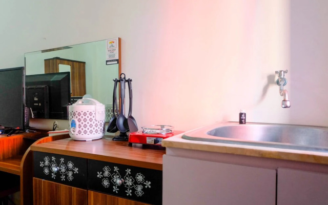 Simply Studio Apartment at Green Pramuka City