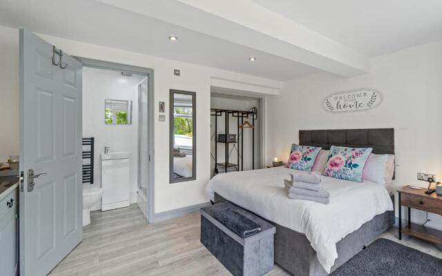 Stunning, Contemporary 1 Bedroom En-suite Annexe