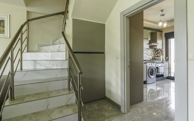 Flat w Shared Pool and Balcony 8 min to Beach