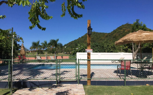 Tres Palmas Inn & Villas